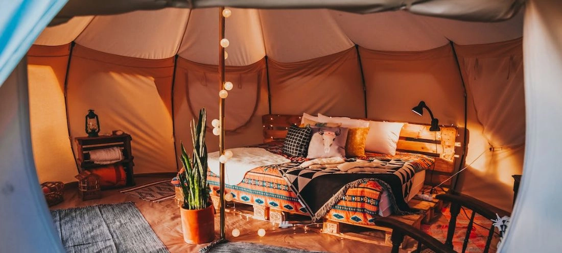 6 accessoires de glamping pour créer votre cocon pour l’hiver